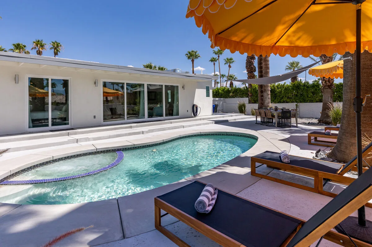 Eleven Palms
