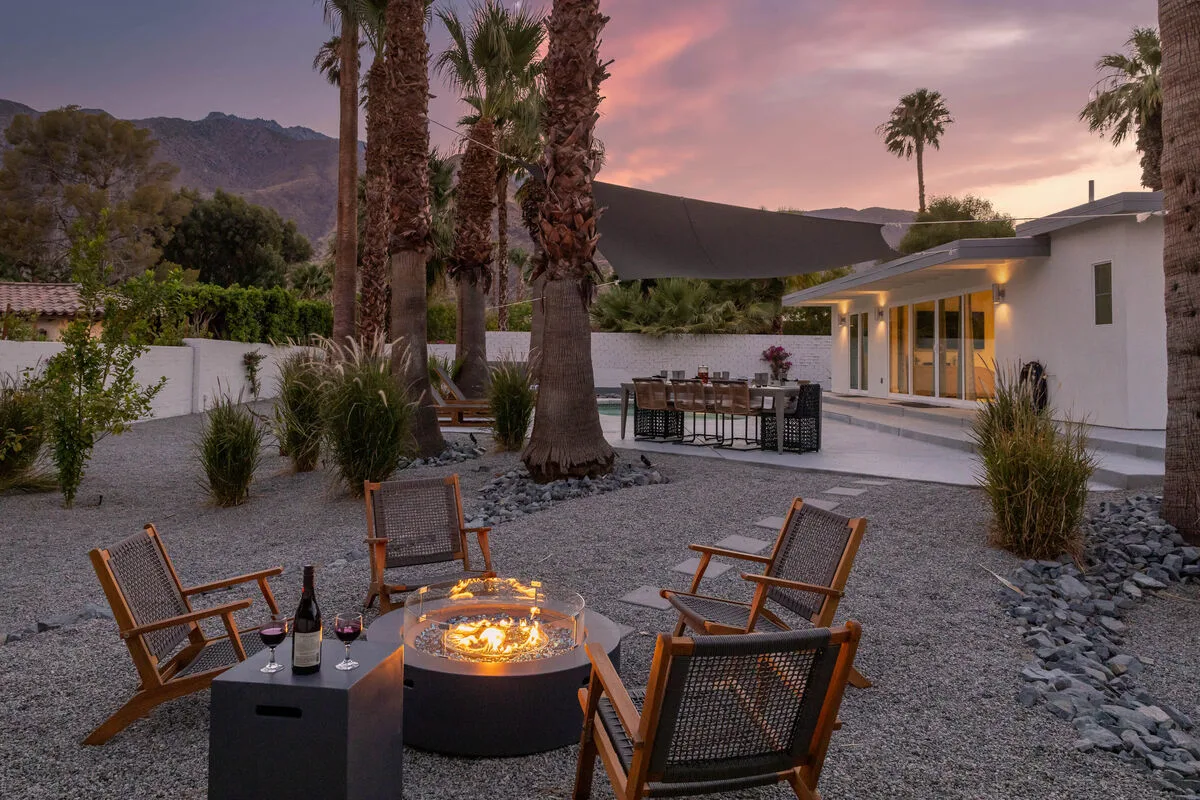 Eleven Palms
