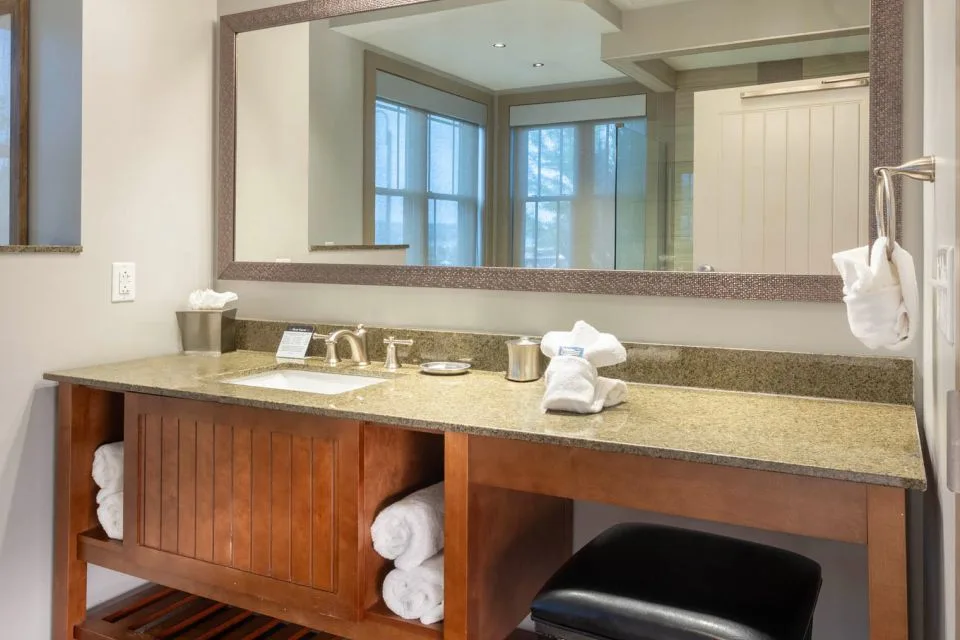 Baño de huéspedes
