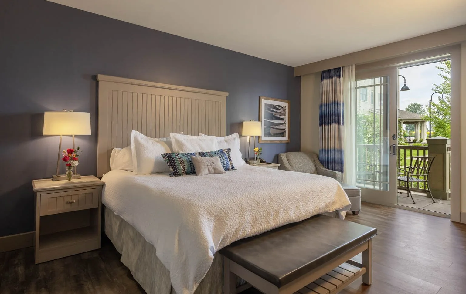 Suite de dos ambientes con vista al lago y patio