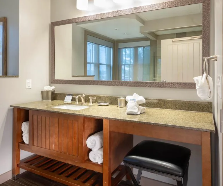 Baño de huéspedes