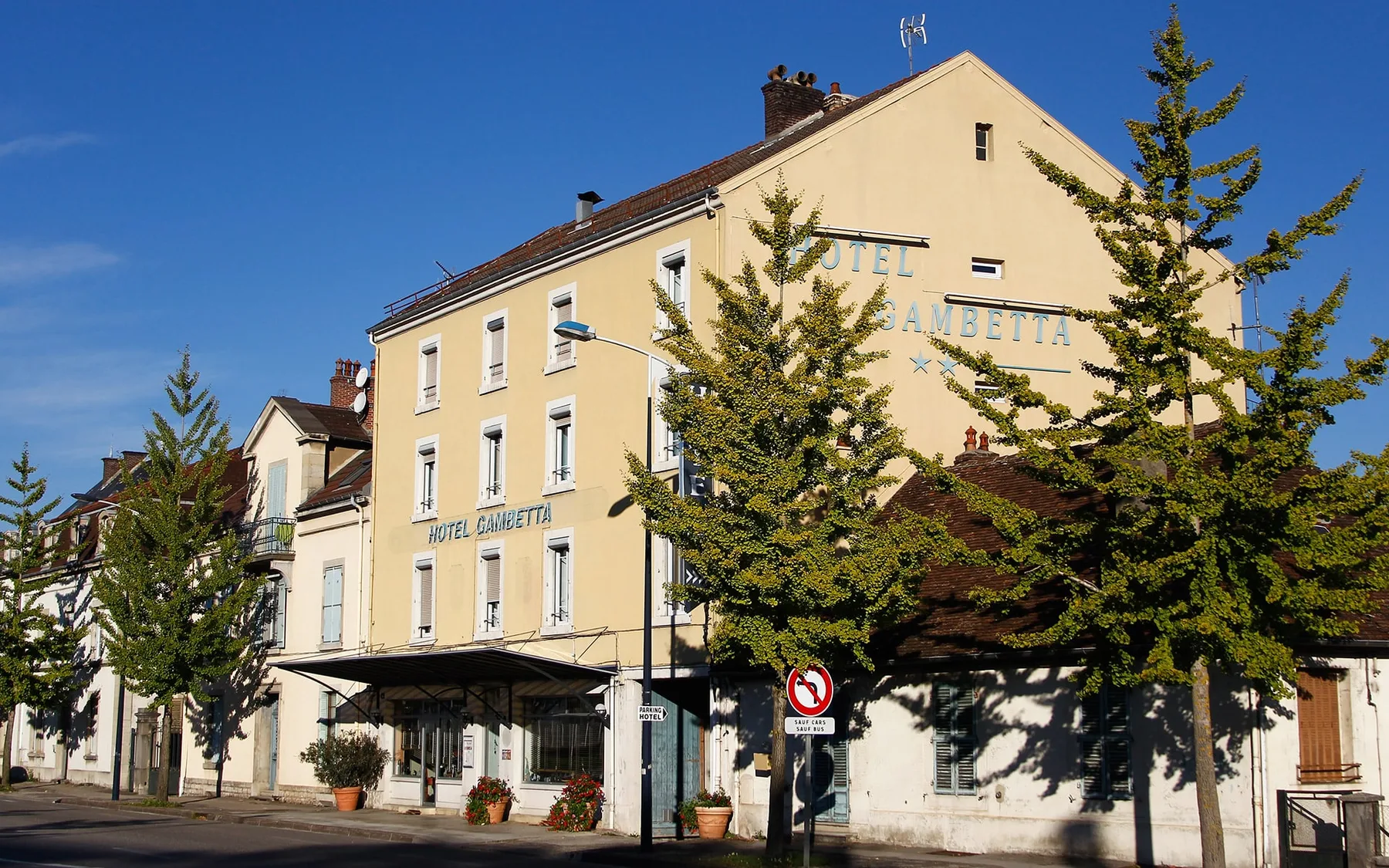 Exterior view of Hôtel Gambetta