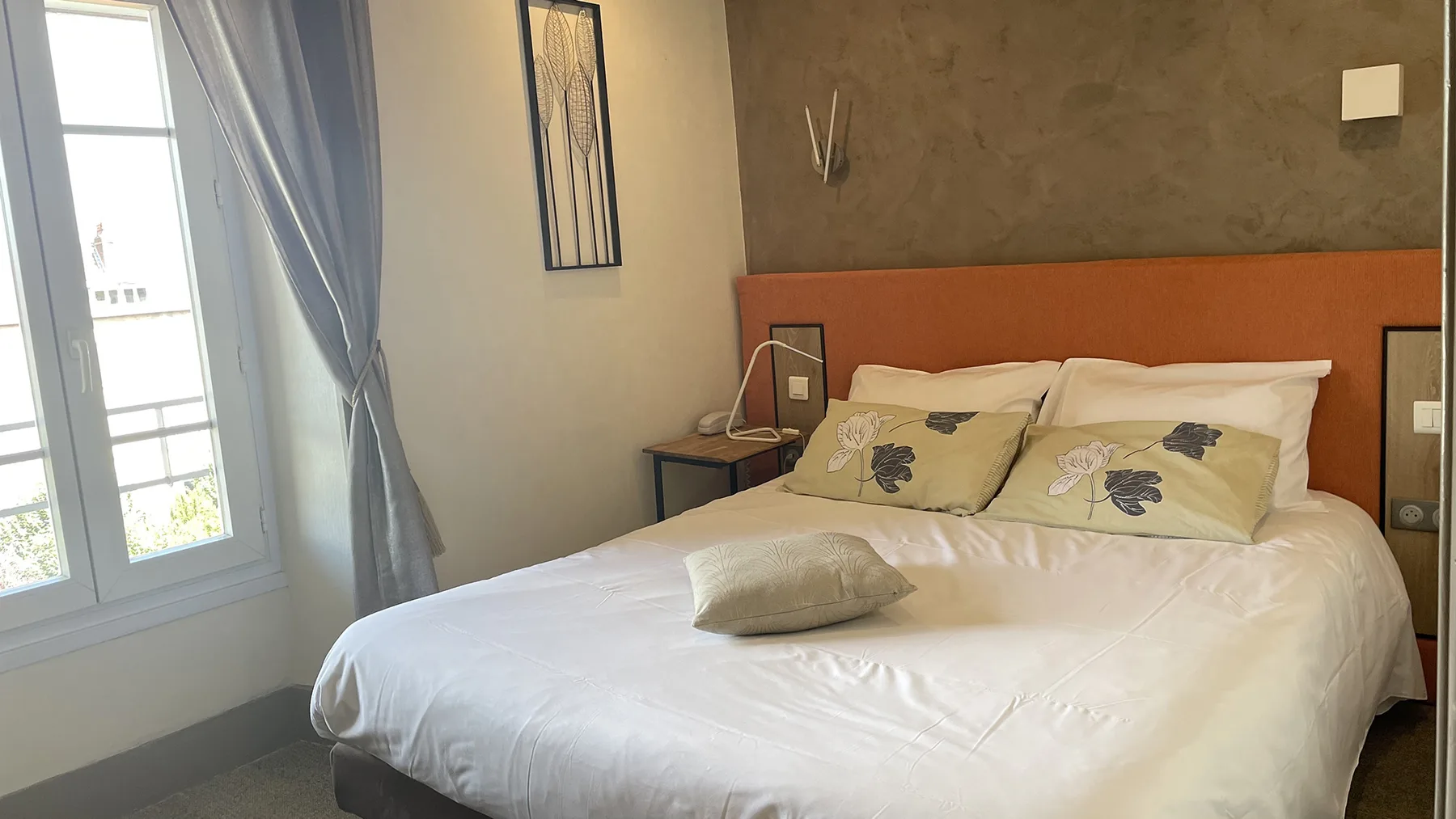 Double bed in a Standard room