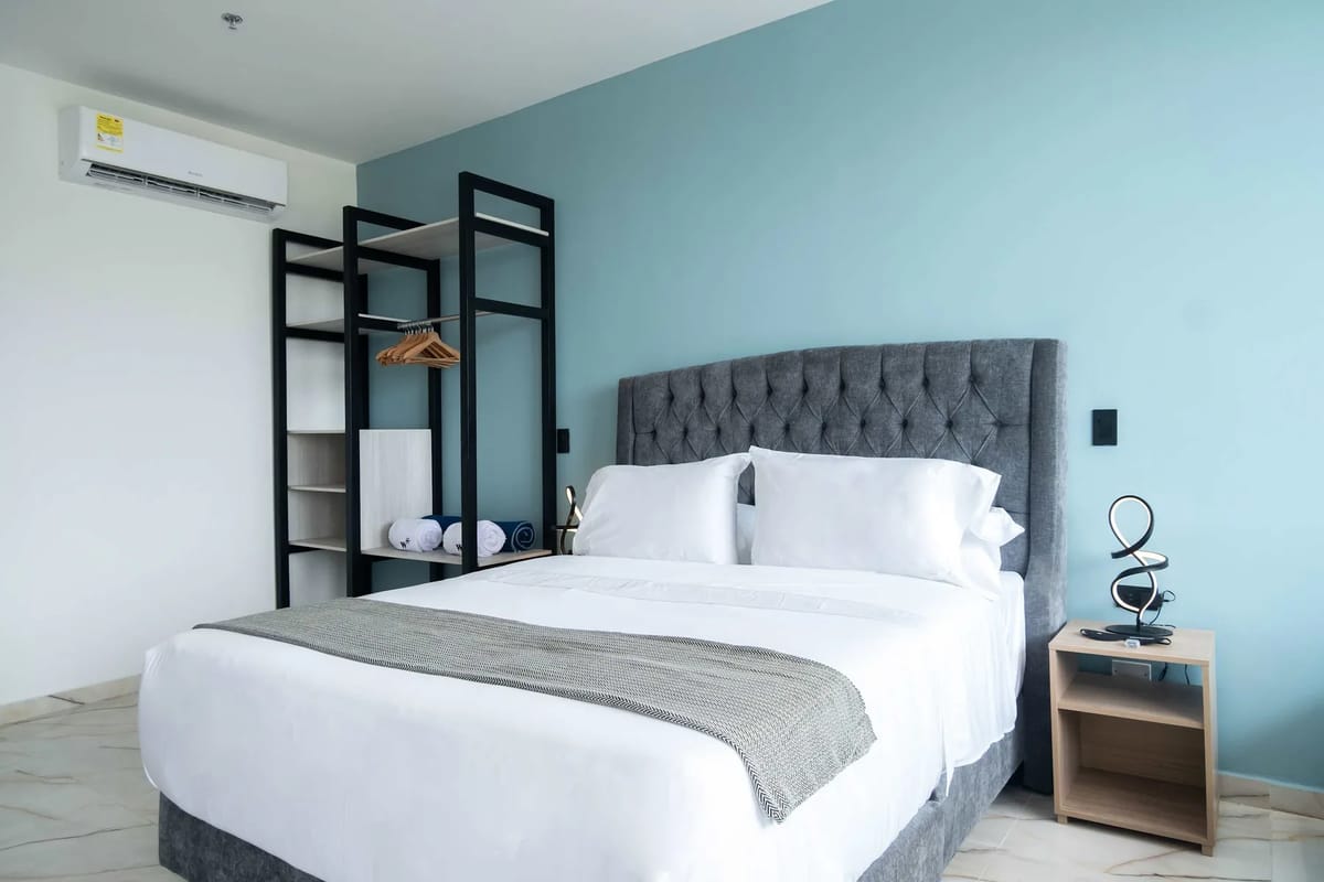 Bright 1BR w/ Ocean View near Walled City