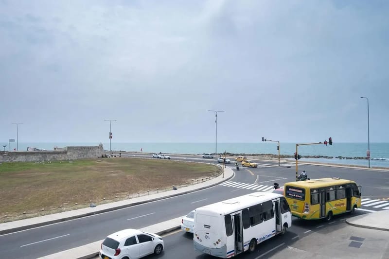 Bright 1BR w/ Ocean View near Walled City