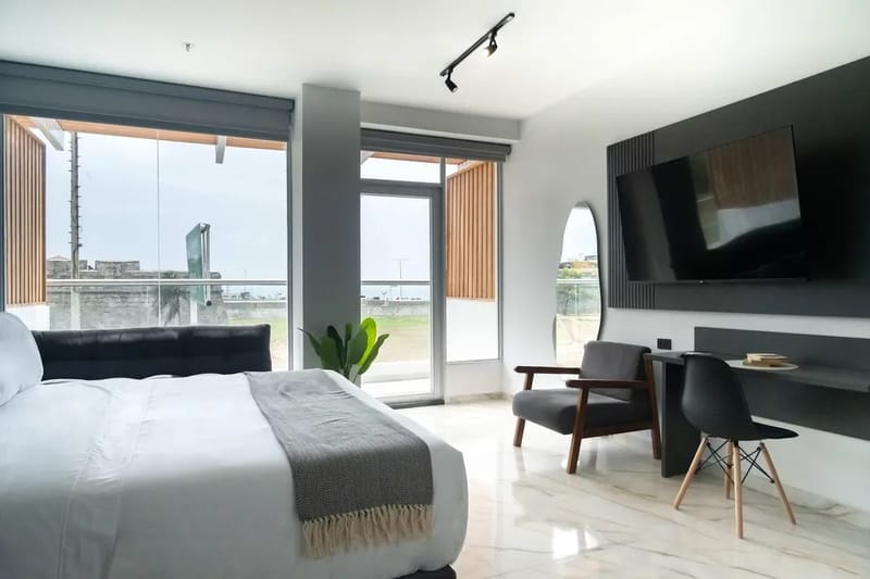 Bright 1BR w/ Ocean View near Walled City