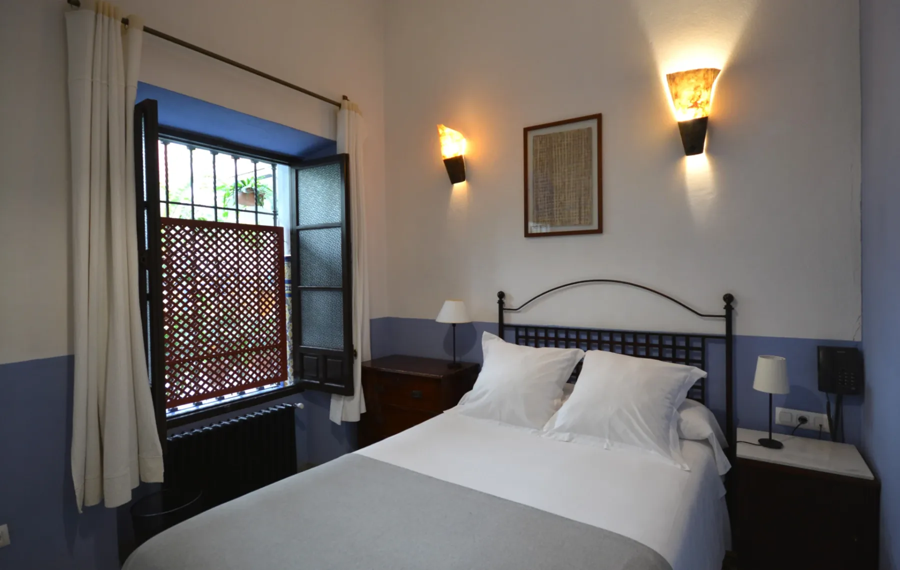 Maceta room, with a double bed and patio-facing window