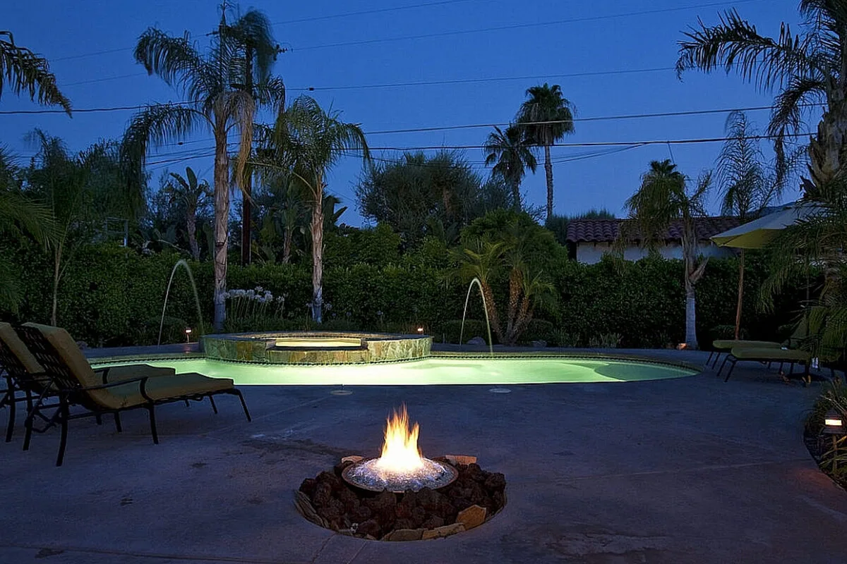 Poolside Terrace - 1786