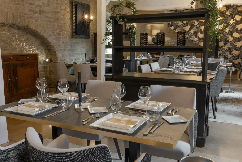 Hotel restaurant dining room