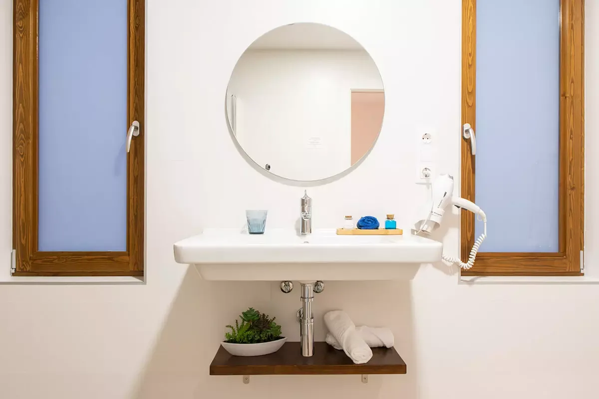 Guest-room bathroom