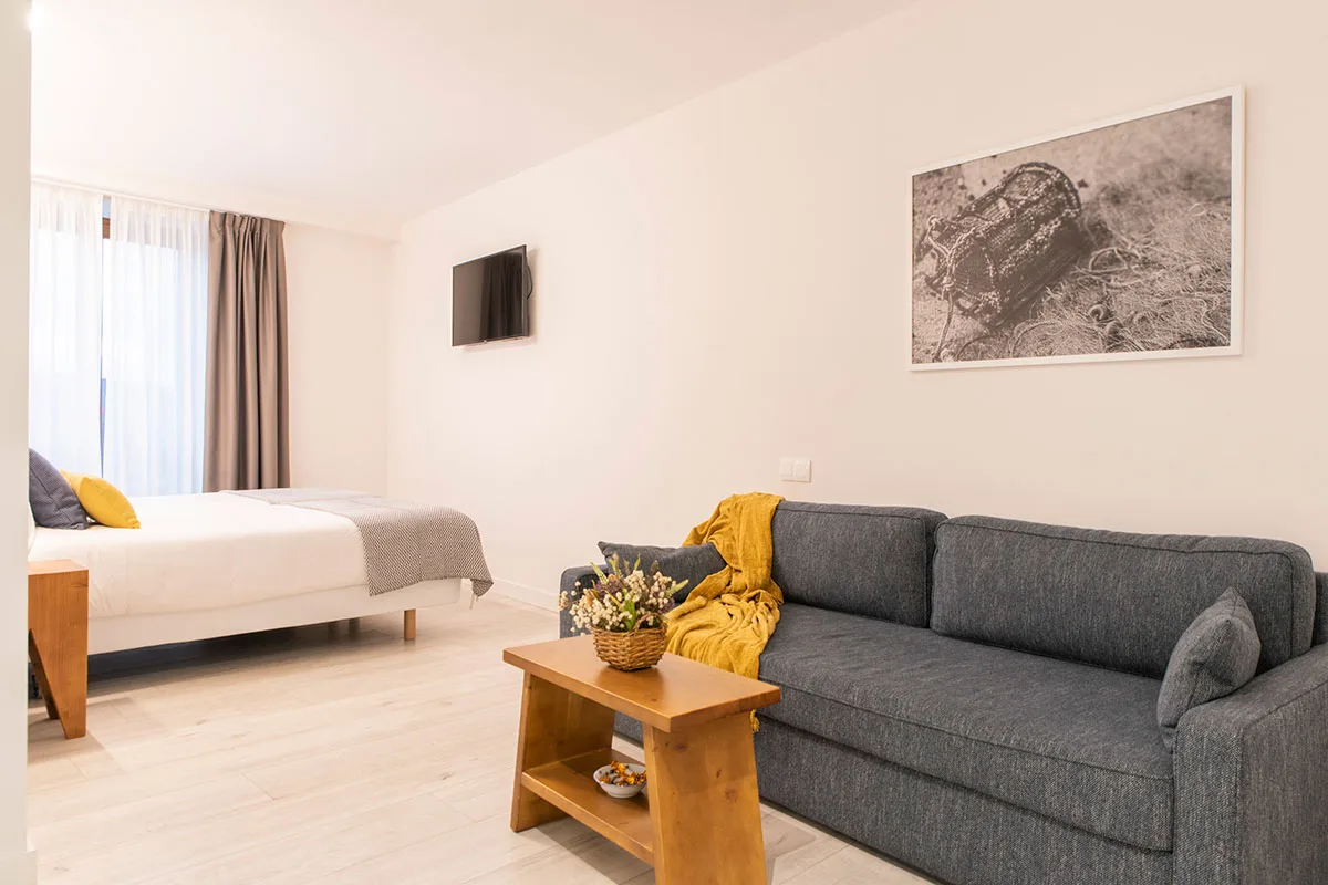 Guest-room entry area