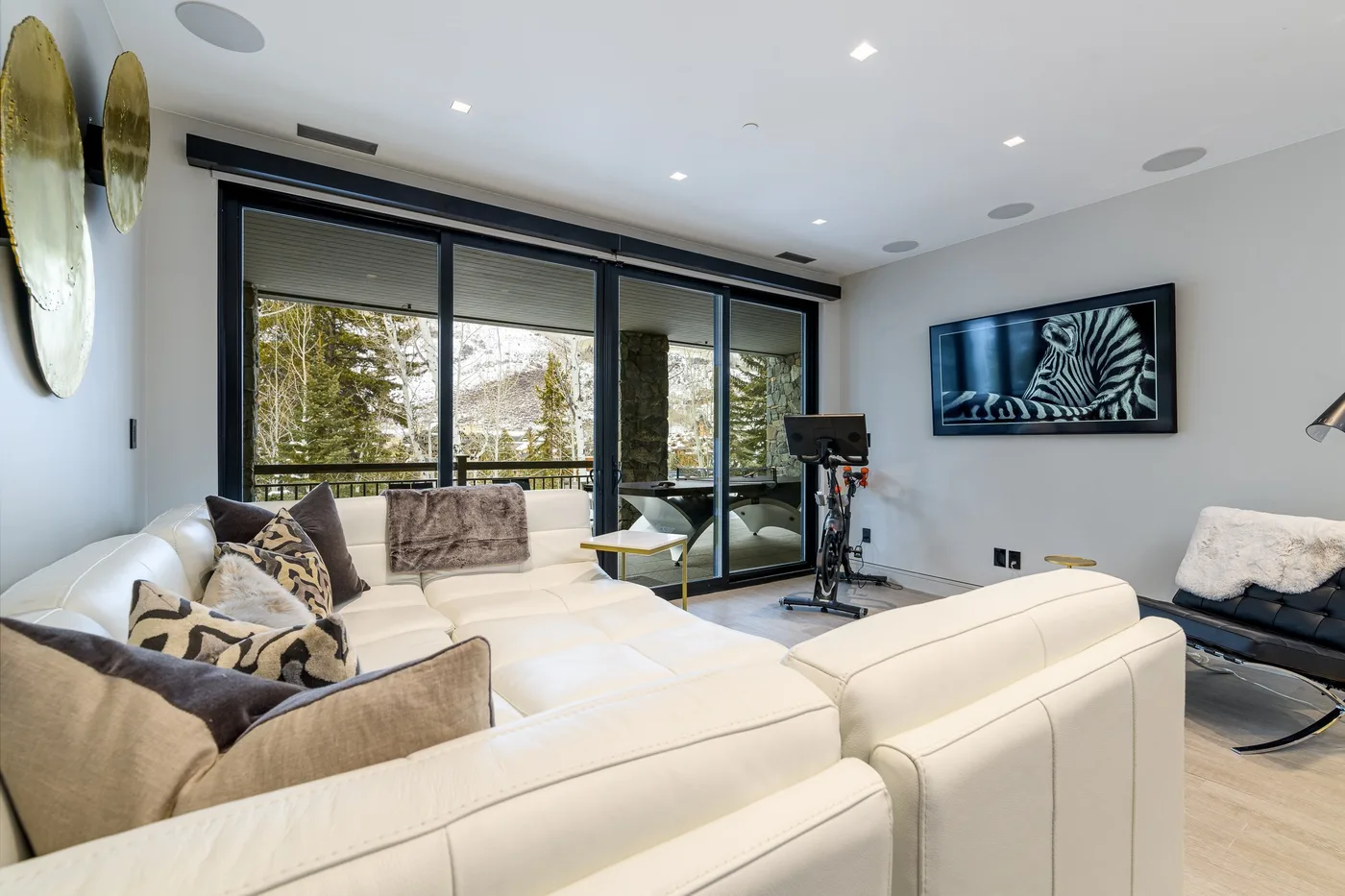 La Foret on Forest Road