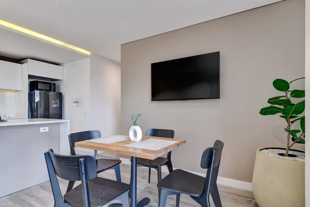 Cozy 2BR in Santa Barbara w/ Balcony