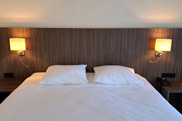 Junior suite bed