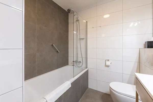 Junior suite bathroom