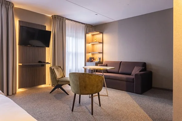 Accessible room sitting area
