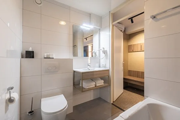 Royal room bathroom