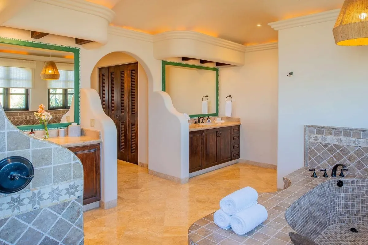 Amazing 4BR Villa w/ Pool & Ocean Views