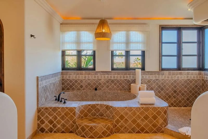 Amazing 4BR Villa w/ Pool & Ocean Views