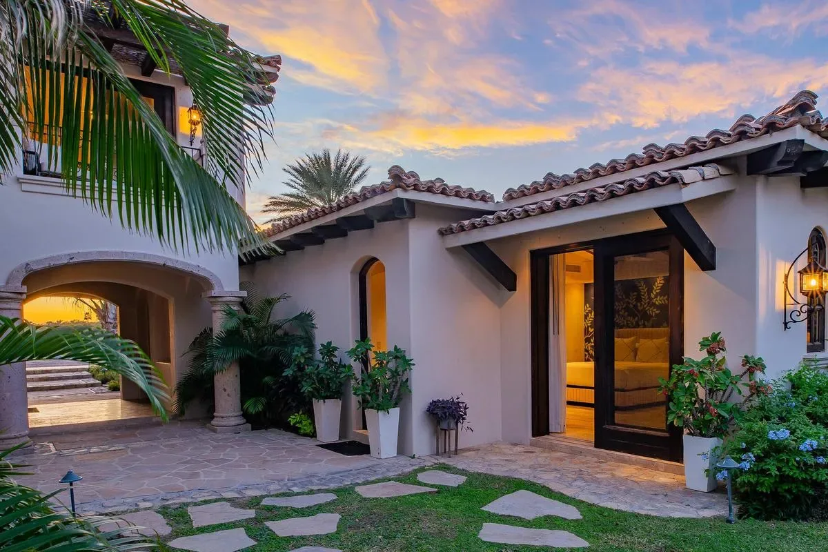 Amazing 4BR Villa w/ Pool & Ocean Views