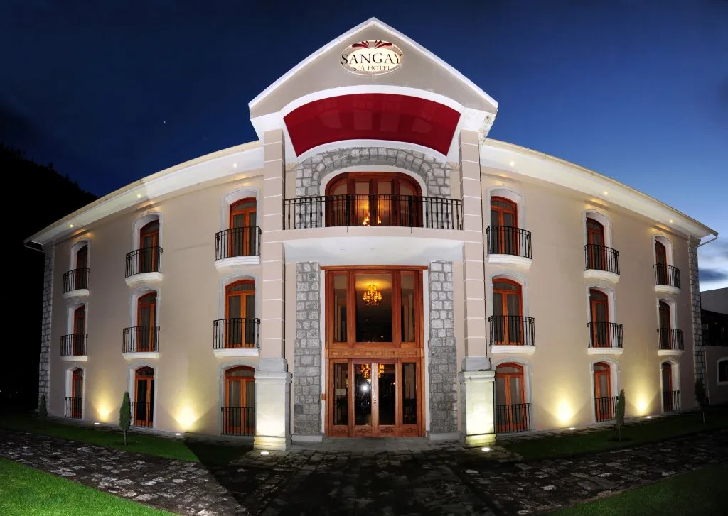 Fachada del hotel
