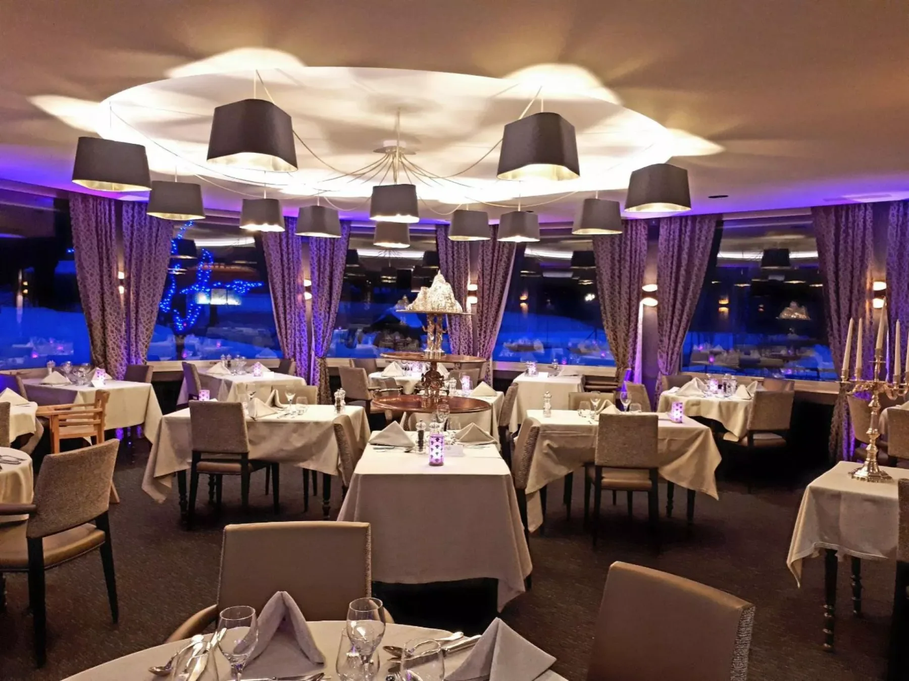 Hotel restaurant