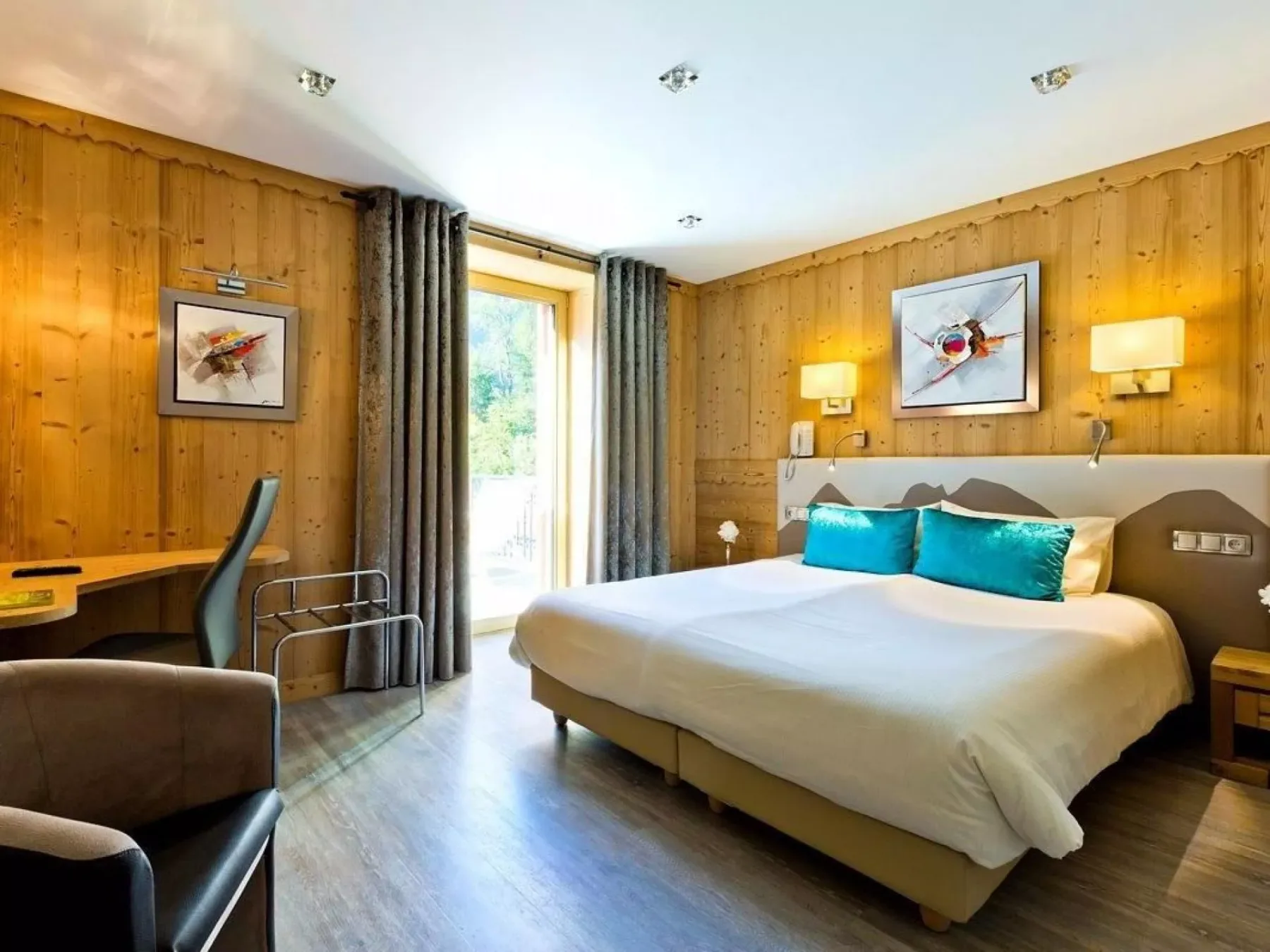 Savoy-style hotel rooms