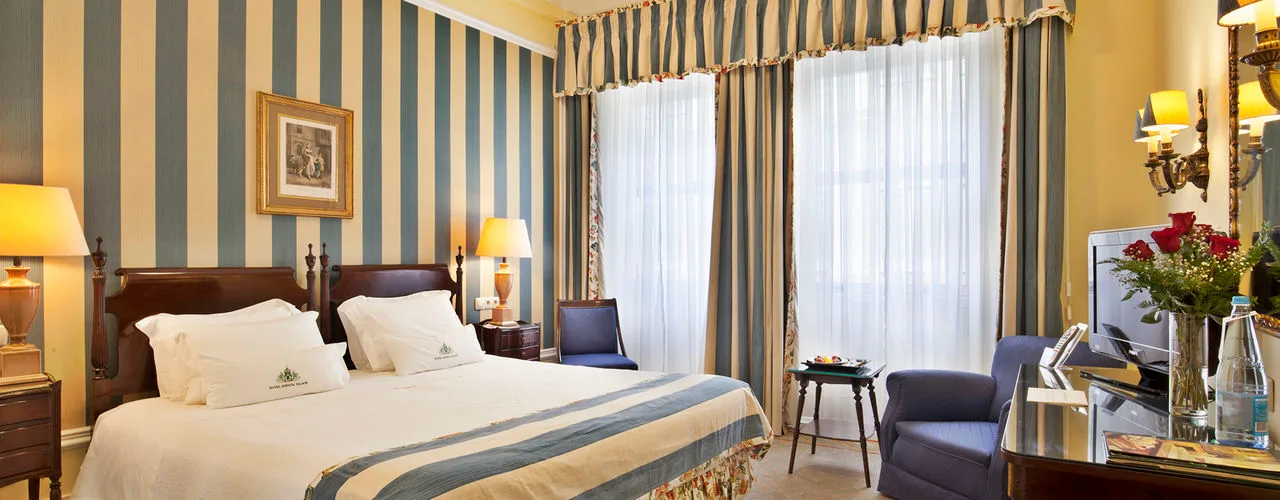 Double room with king-size bed