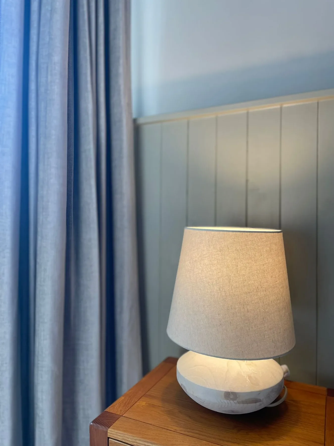 Bedroom lamp and curtain