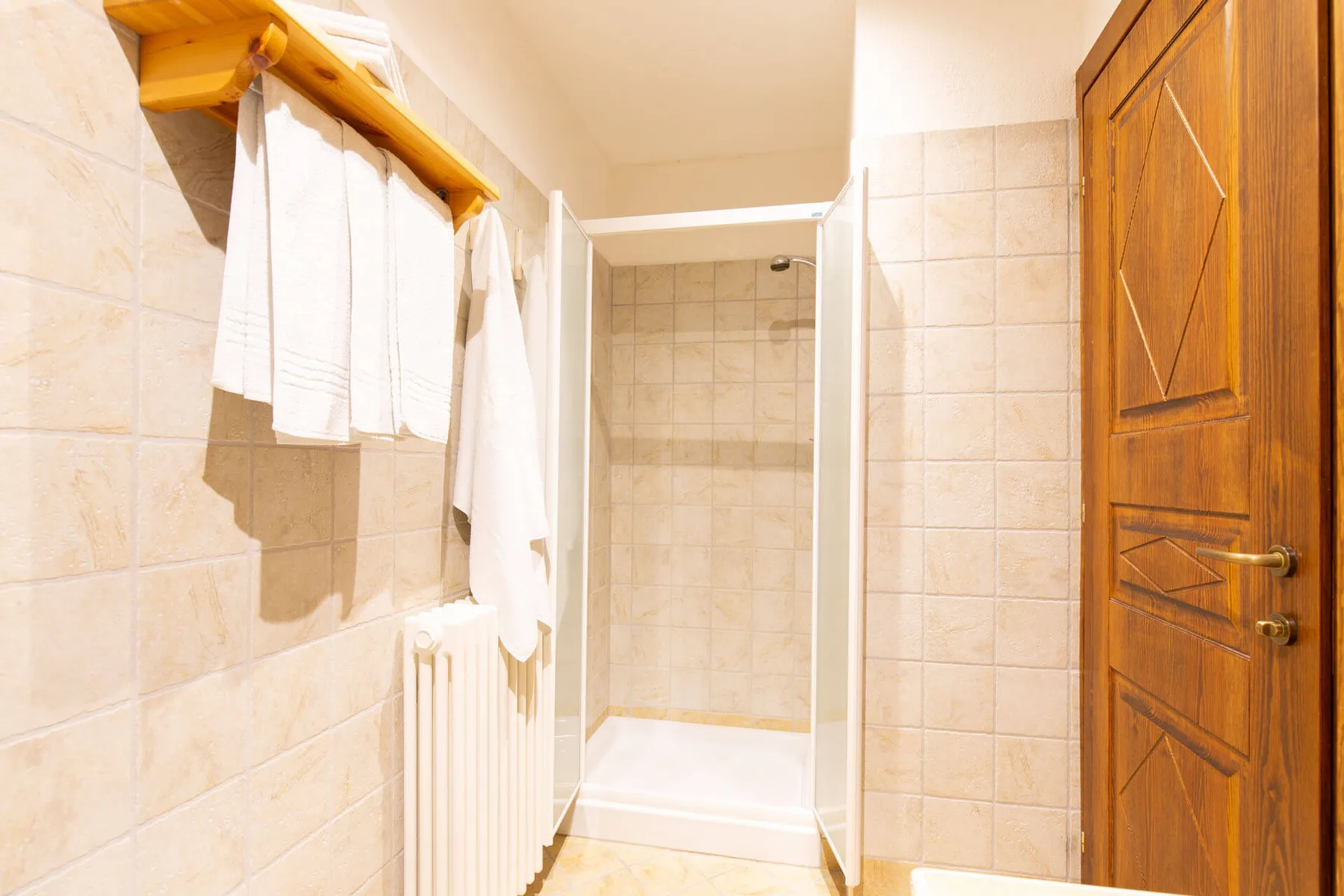 Guest room bathroom
