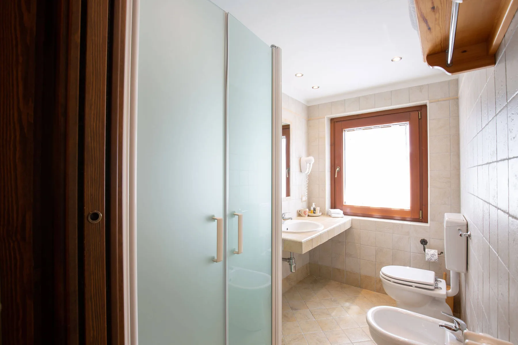 Guest room bathroom