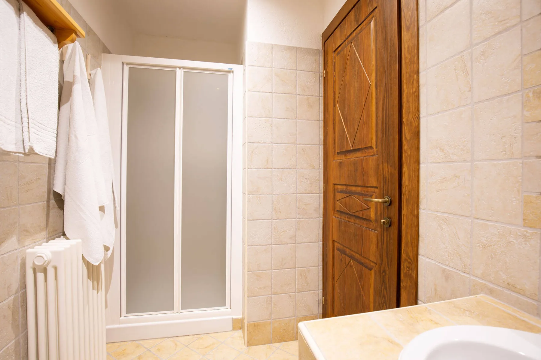 Guest room bathroom