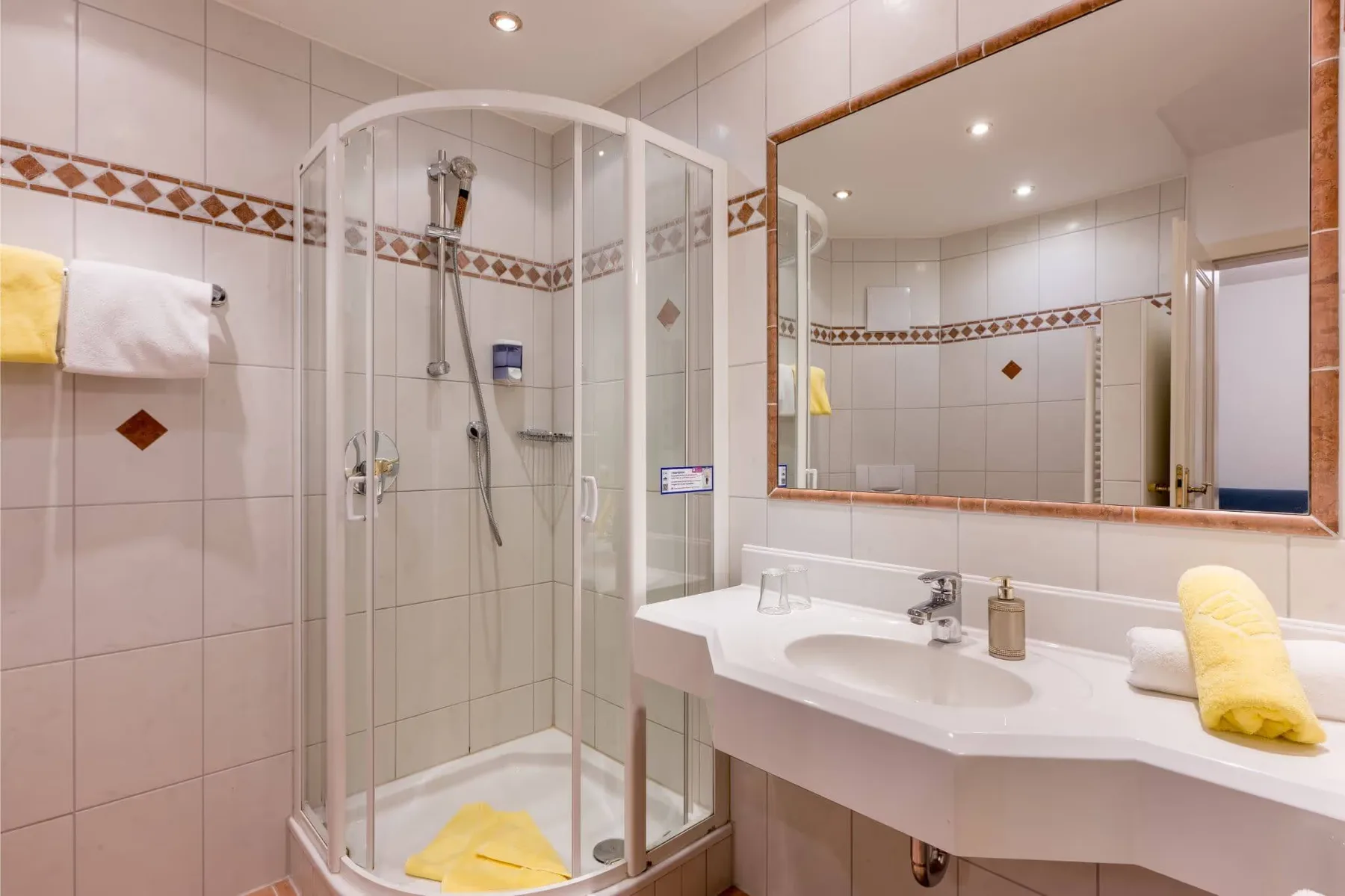 Suite bathroom