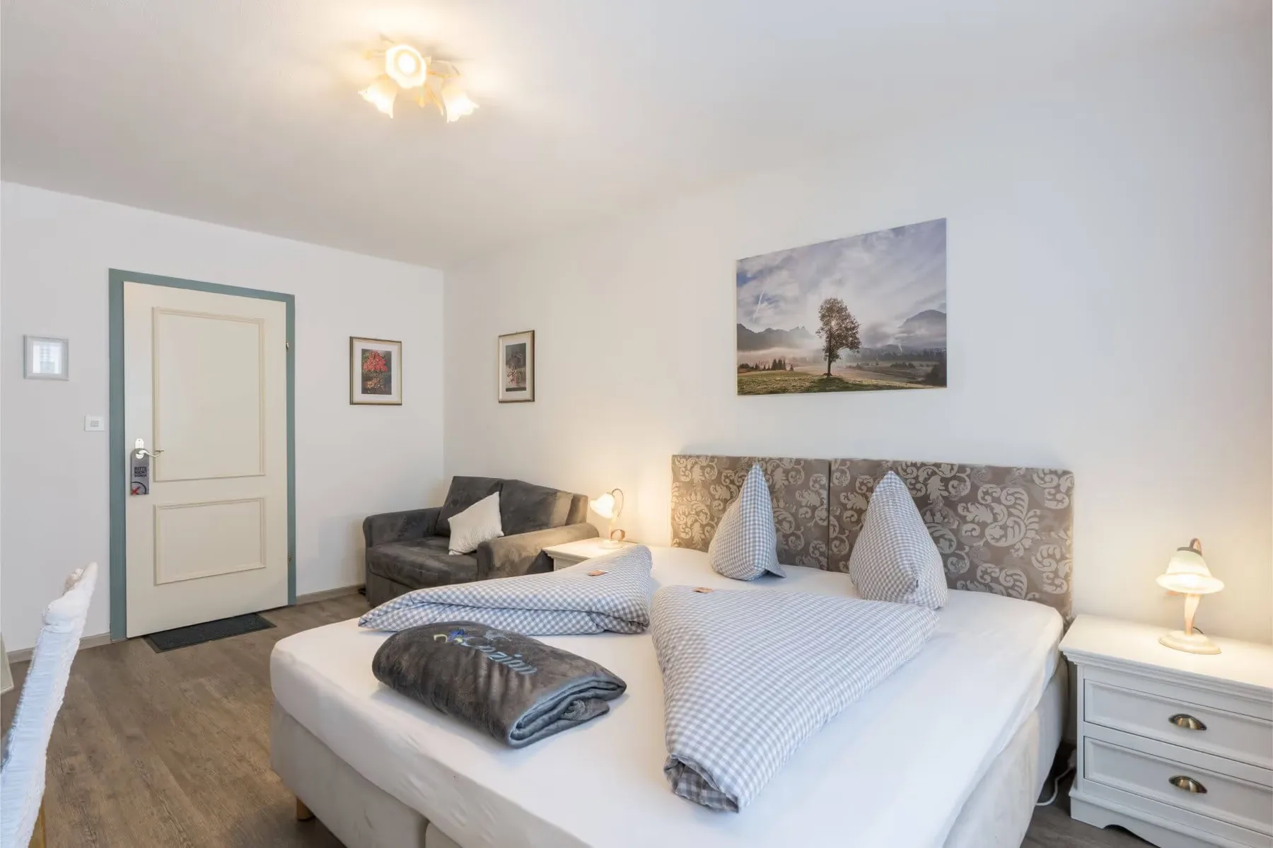 Double room with bed