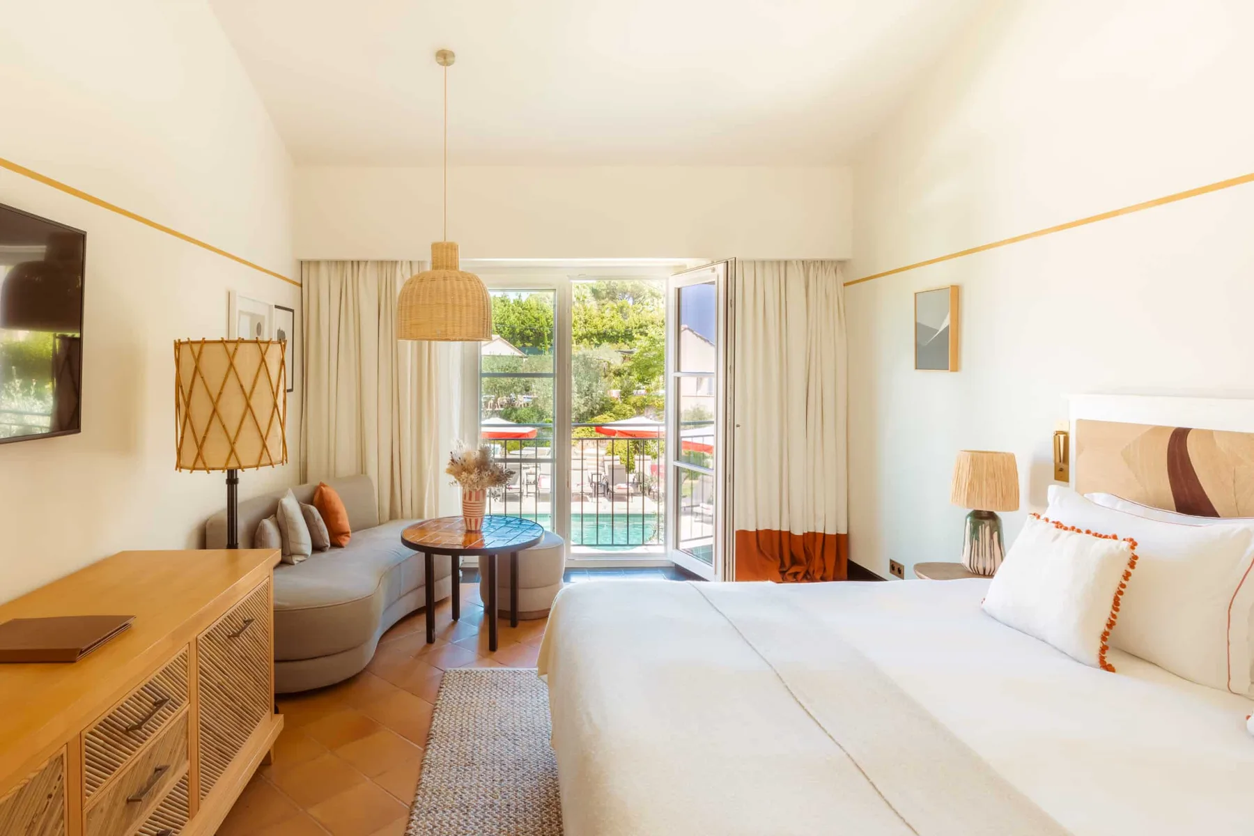 Lou Pinet guest room
