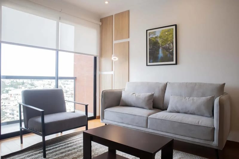 Inviting 2BR w/ Balcony in Miraflores