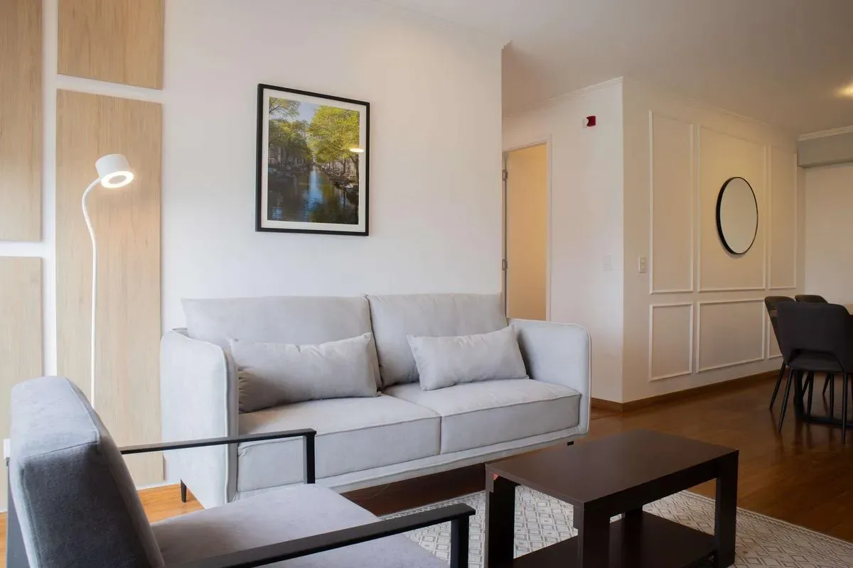Inviting 2BR w/ Balcony in Miraflores