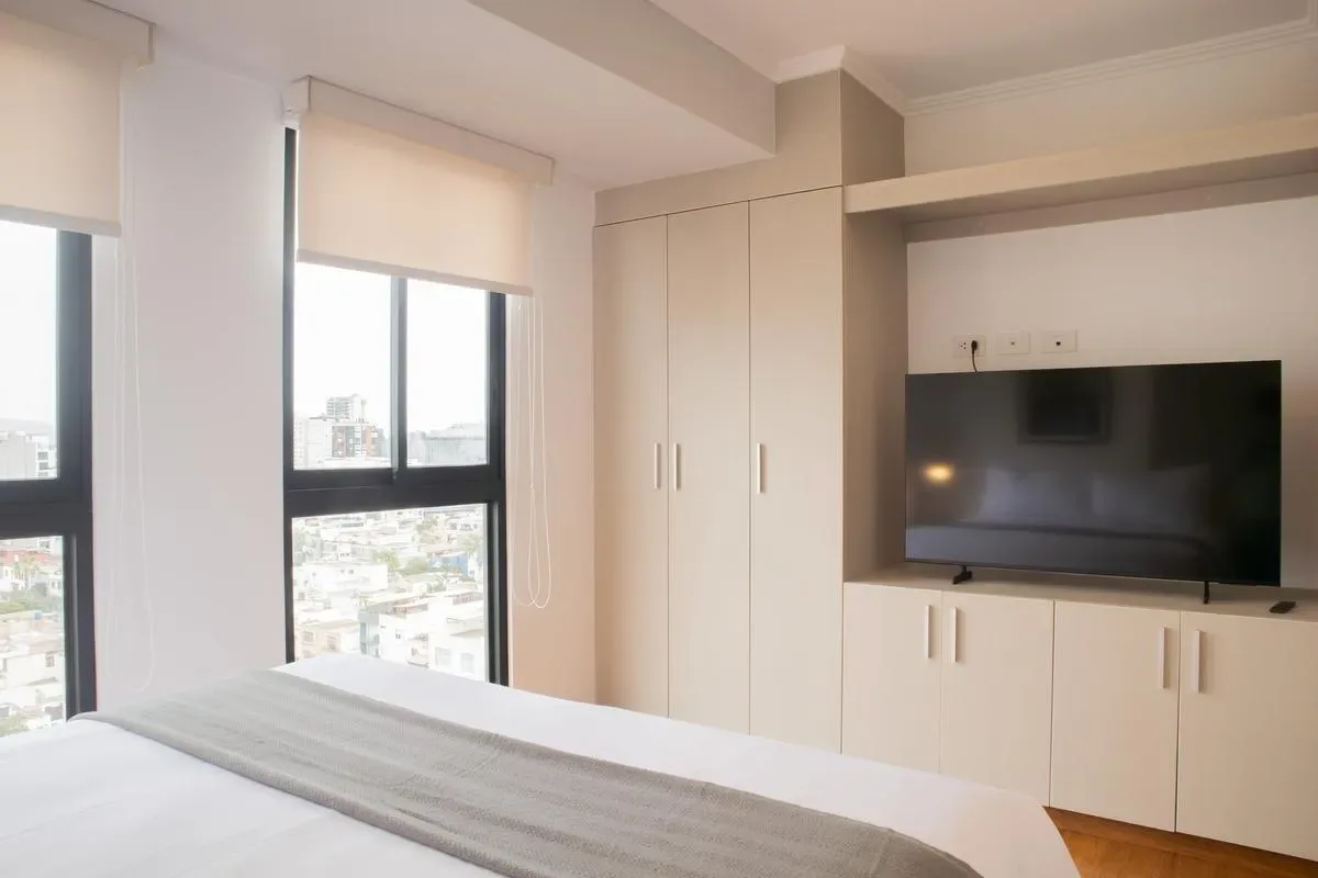 Inviting 2BR w/ Balcony in Miraflores