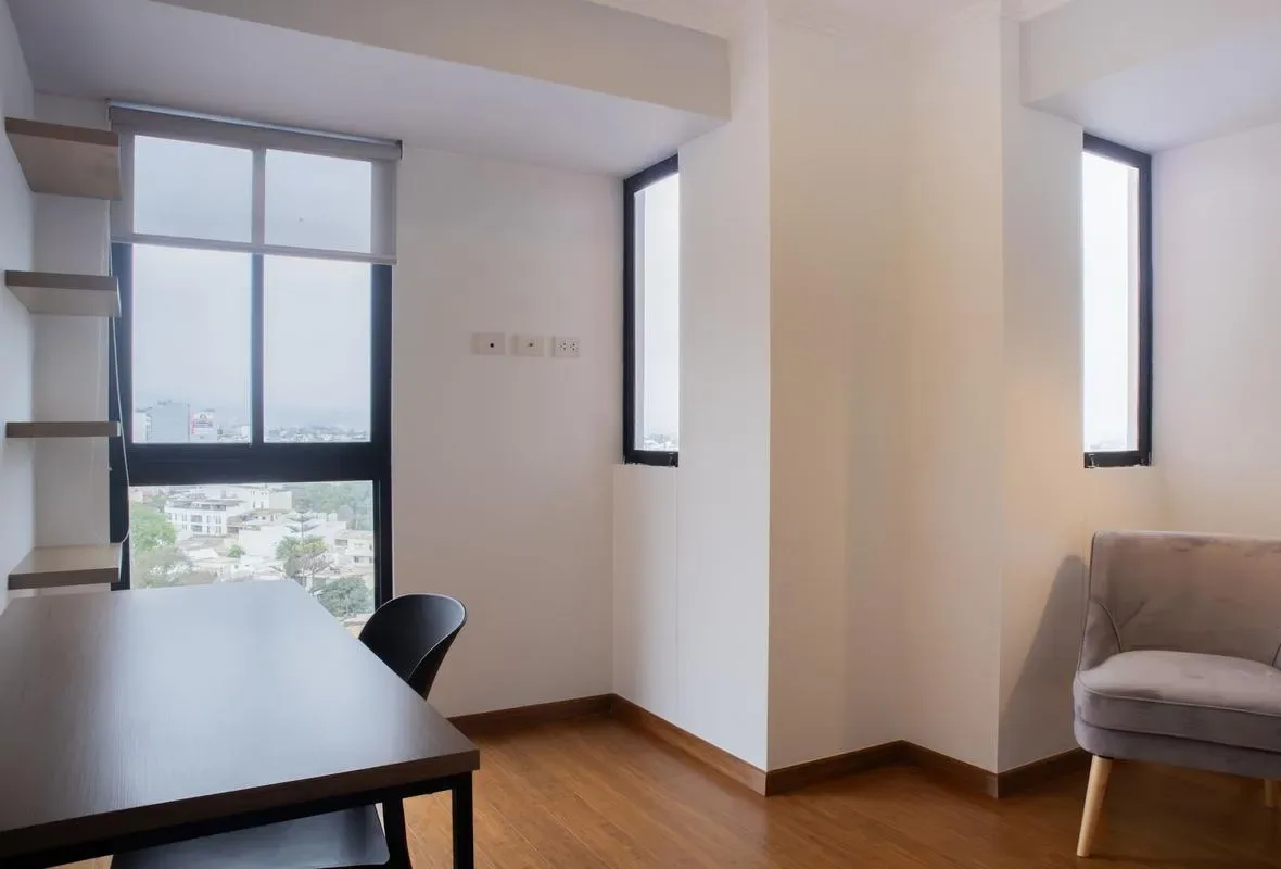 Inviting 2BR w/ Balcony in Miraflores
