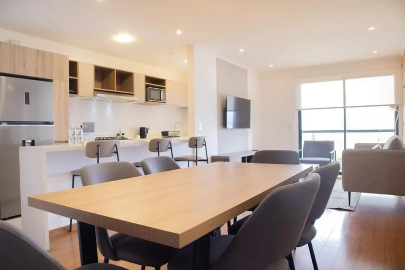 Inviting 2BR w/ Balcony in Miraflores