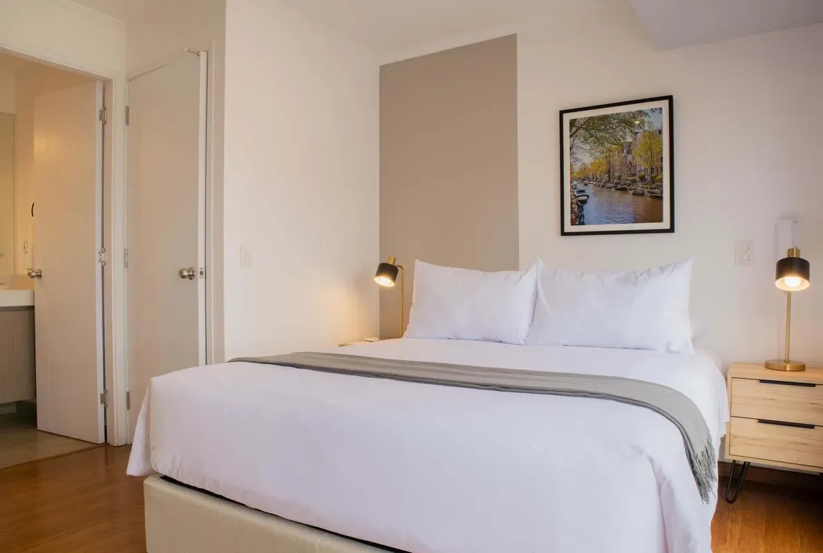 Inviting 2BR w/ Balcony in Miraflores