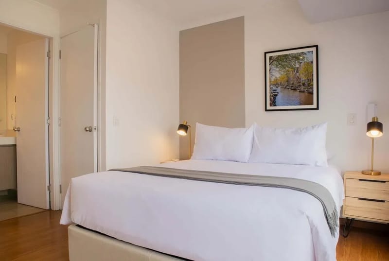 Inviting 2BR w/ Balcony in Miraflores