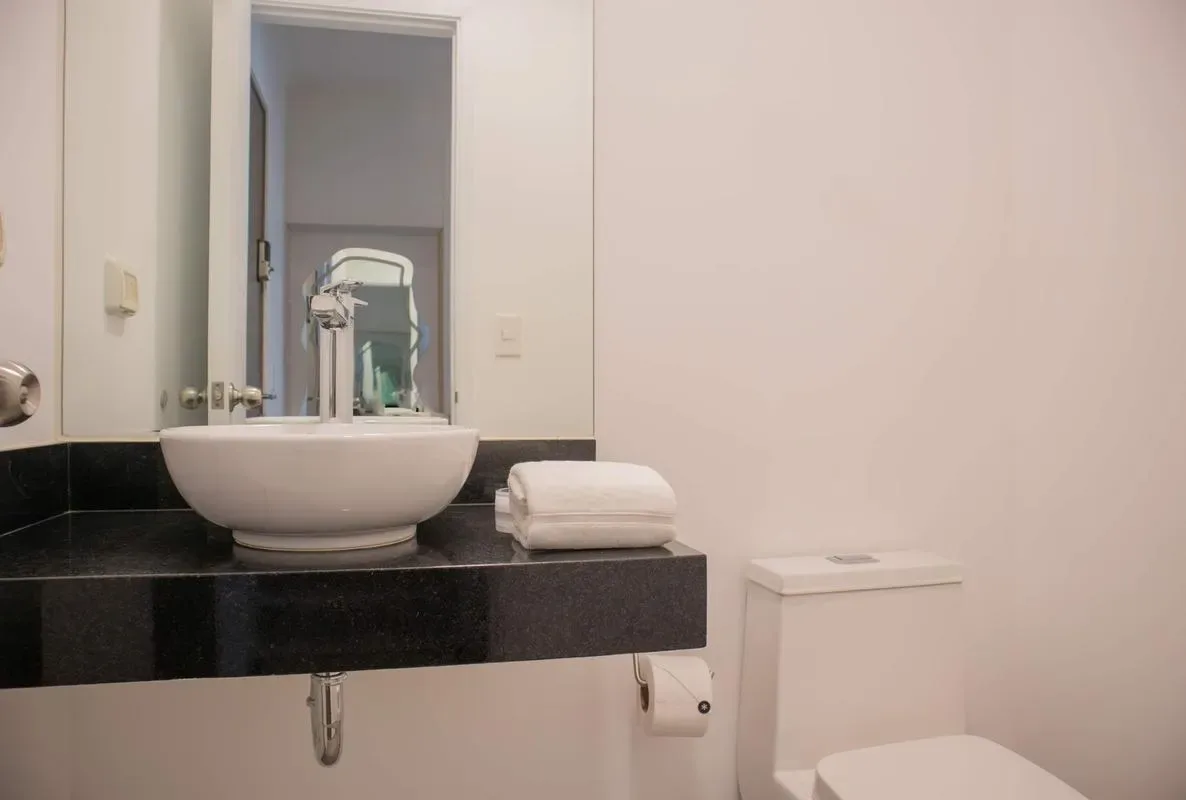 Inviting 2BR w/ Balcony in Miraflores