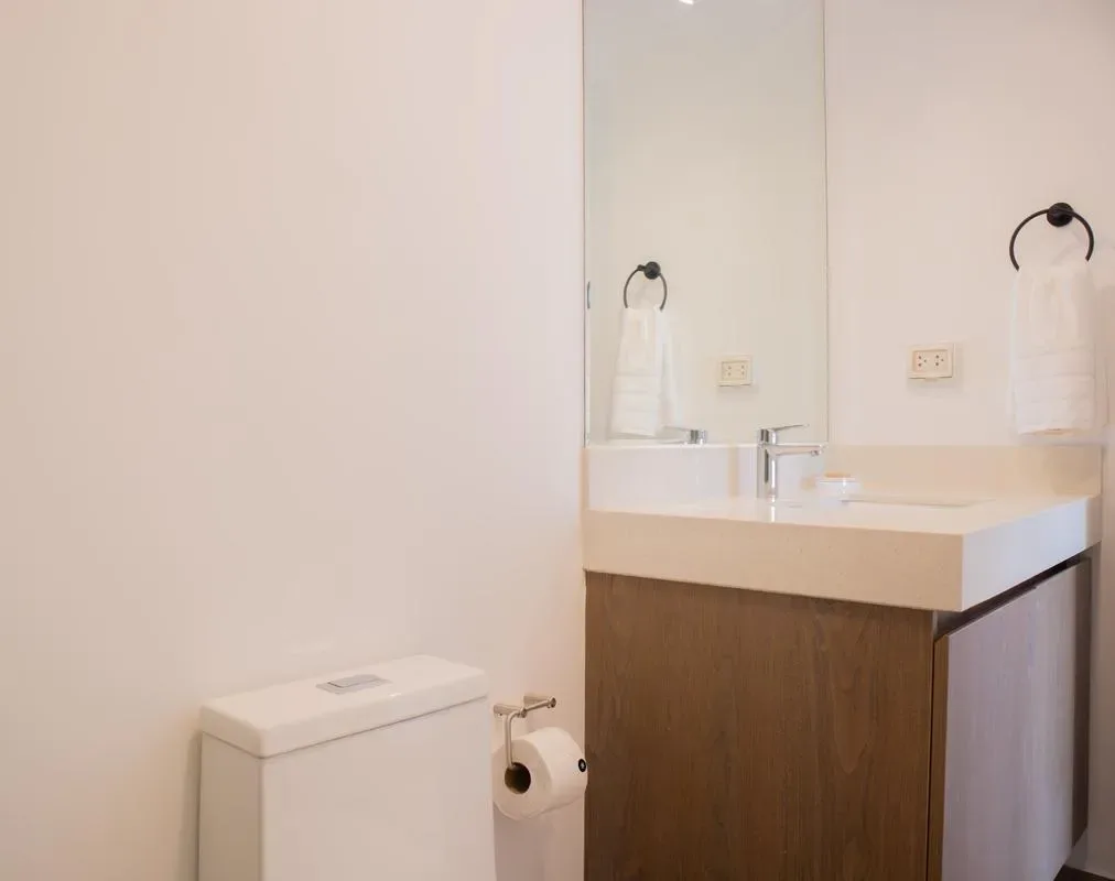 Inviting 2BR w/ Balcony in Miraflores