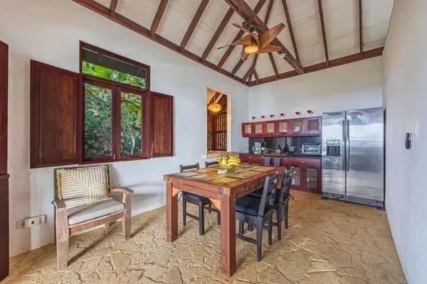 Elegante villa tipo estudio en la naturaleza con terraza con vista al mar