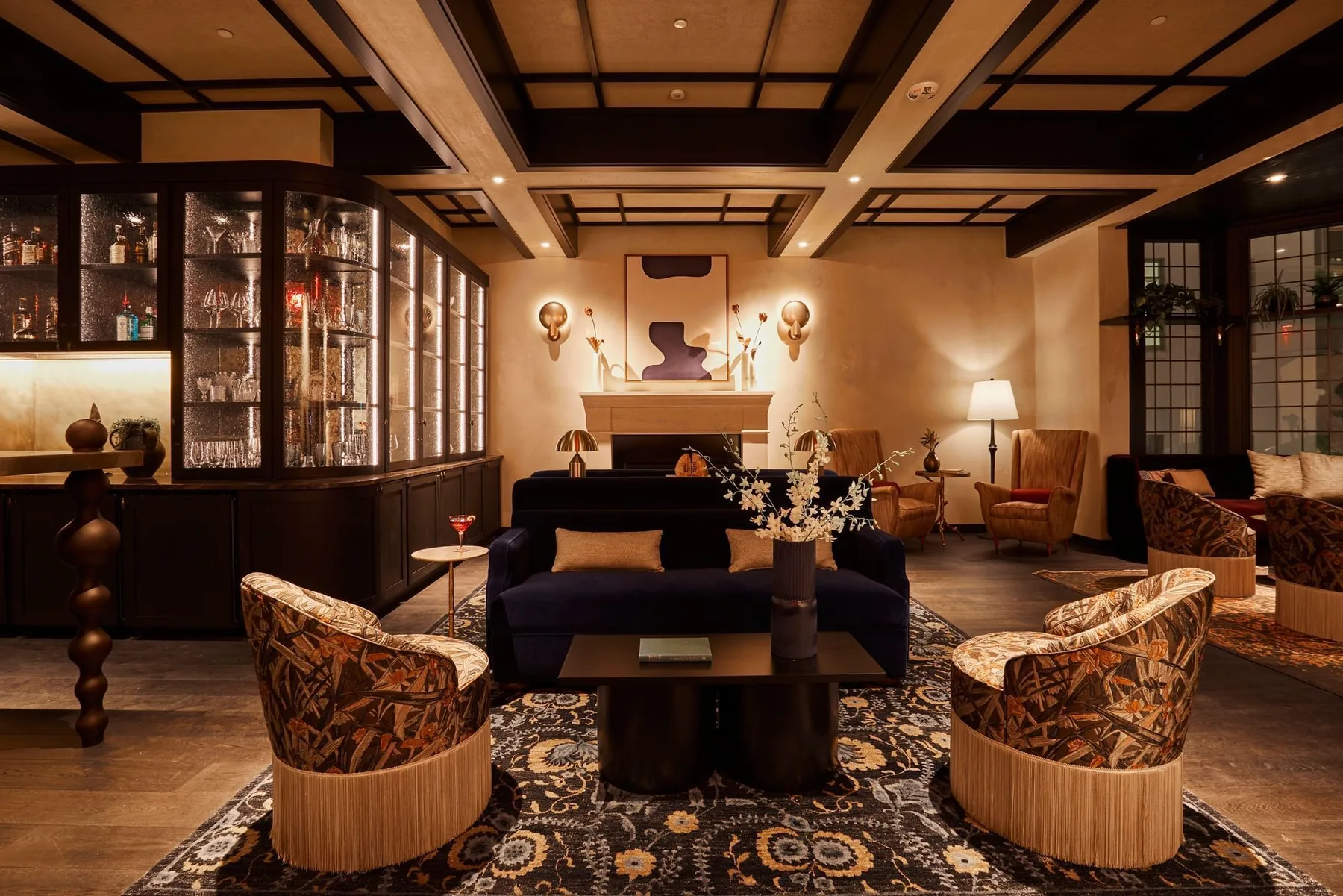 Salón y bar del hotel