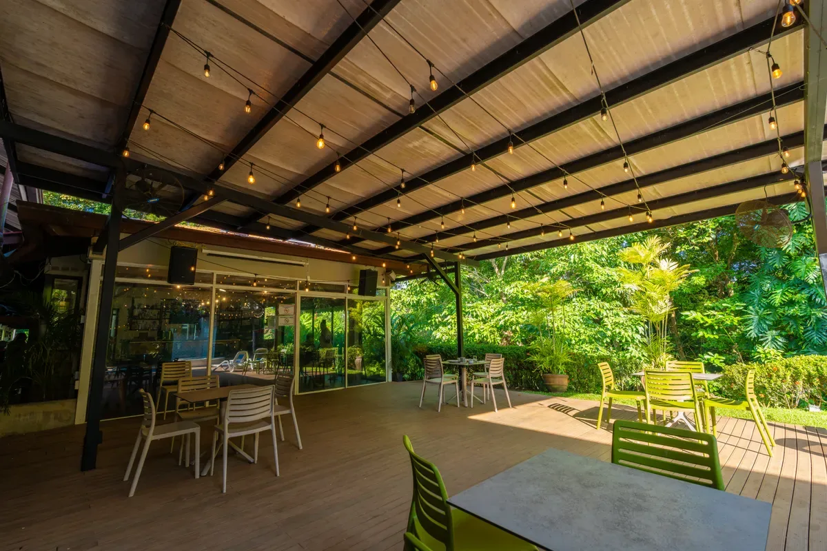 Comida en el restaurante Gardens