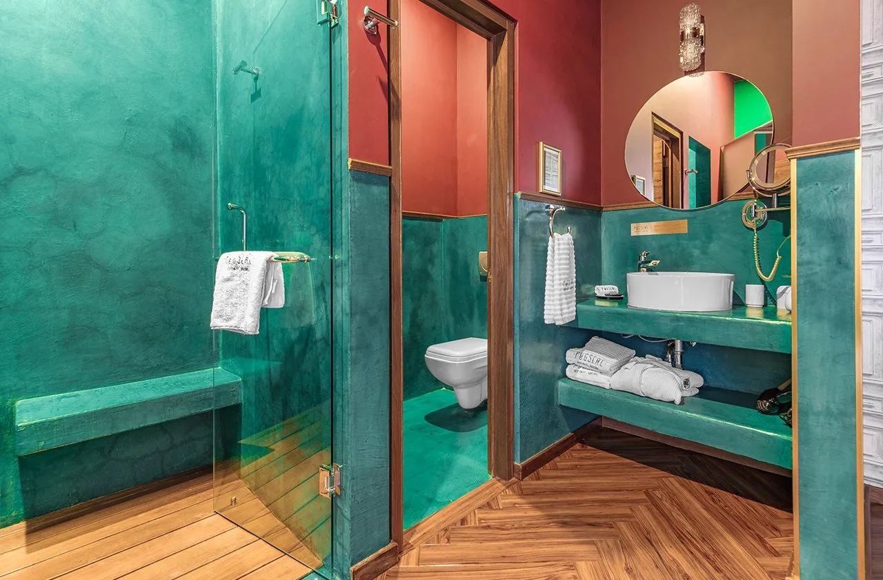 Ducha de la habitación Suite en Pug Seal Anatole France, Polanco