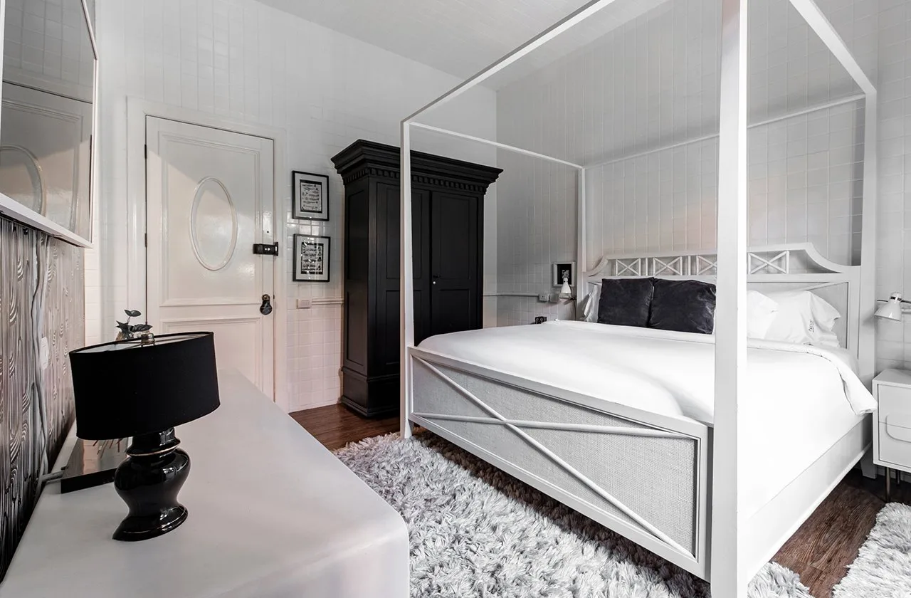 Cama de la habitación Junior Suite en Pug Seal Anatole France, Polanco