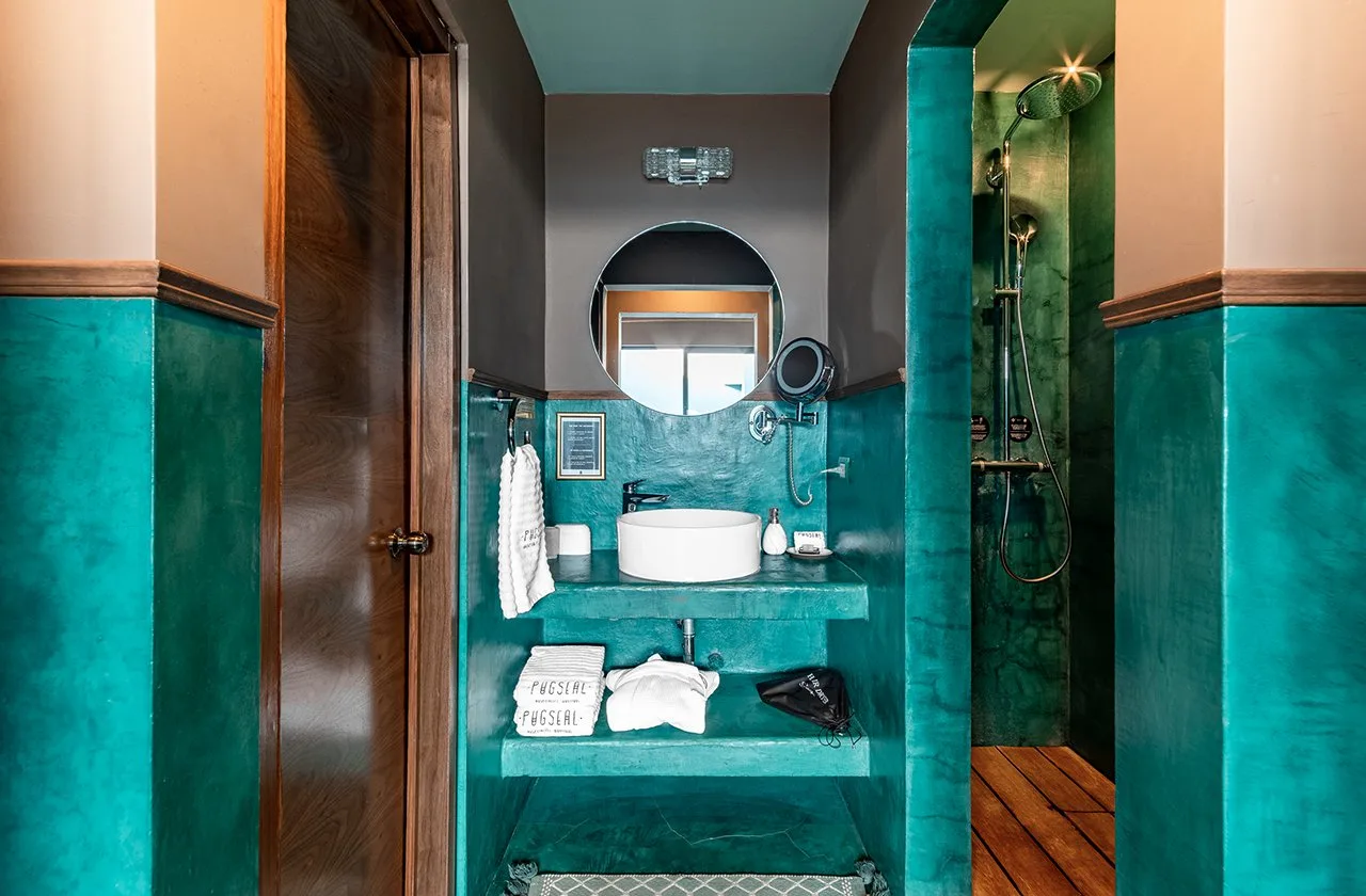 Baño de la habitación de lujo en Pug Seal Anatole France, Polanco